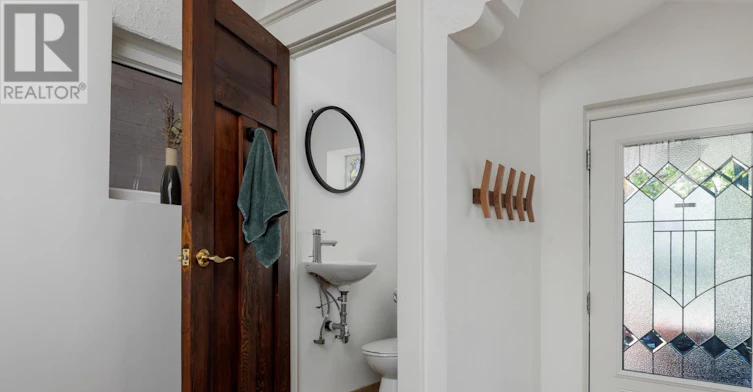 MAIN-32 Roblocke Avenue, Toronto, ON, M6G 3R7 - 32