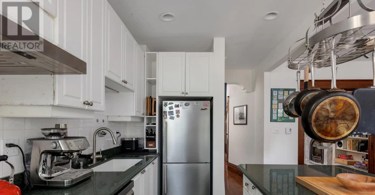 MAIN-32 Roblocke Avenue, Toronto, ON, M6G 3R7 - 31