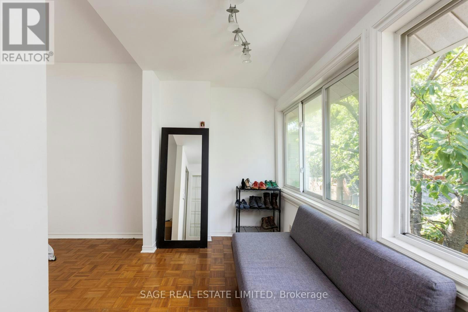 MAIN-32 Roblocke Avenue, Toronto, ON, M6G 3R7 - 41