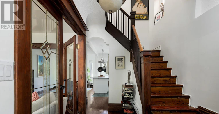 MAIN-32 Roblocke Avenue, Toronto, ON, M6G 3R7 - 4