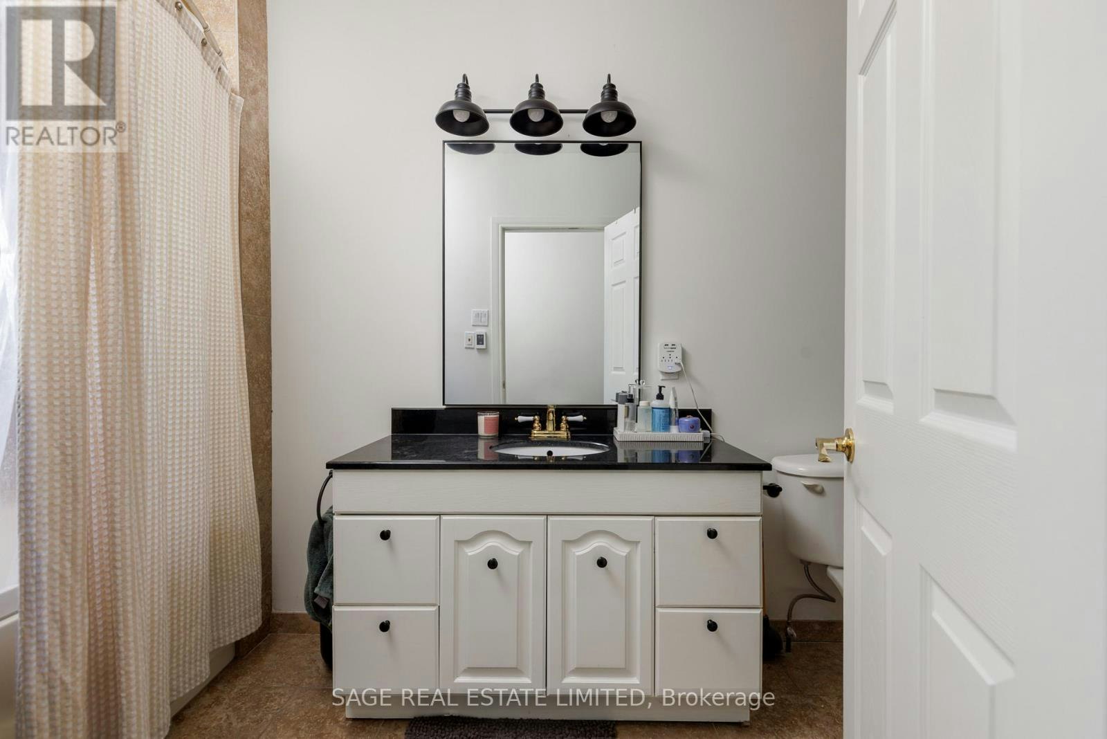 MAIN-32 Roblocke Avenue, Toronto, ON, M6G 3R7 - 45