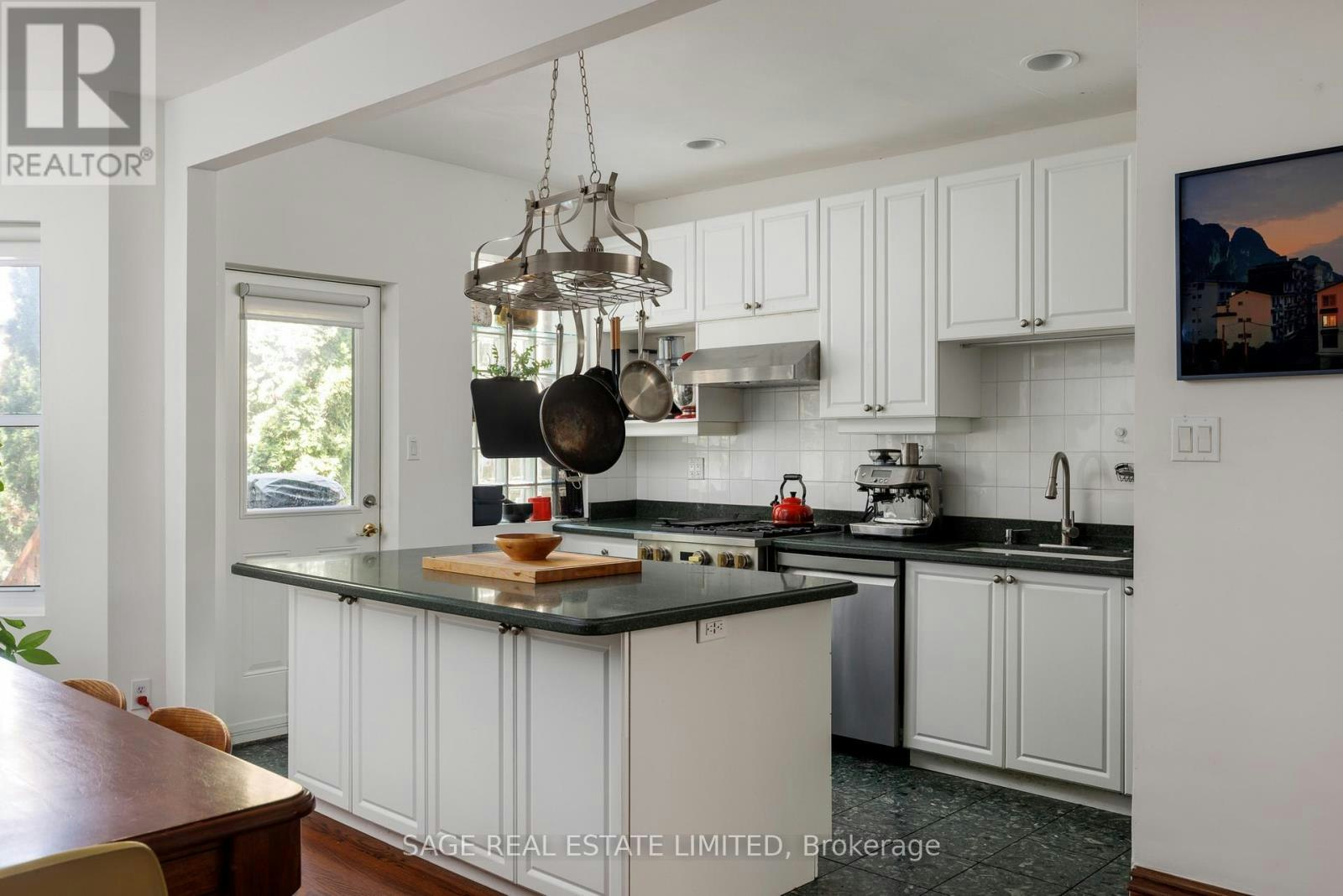 MAIN-32 Roblocke Avenue, Toronto, ON, M6G 3R7 - 19