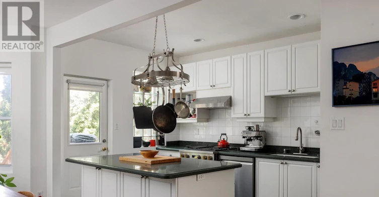 MAIN-32 Roblocke Avenue, Toronto, ON, M6G 3R7 - 19