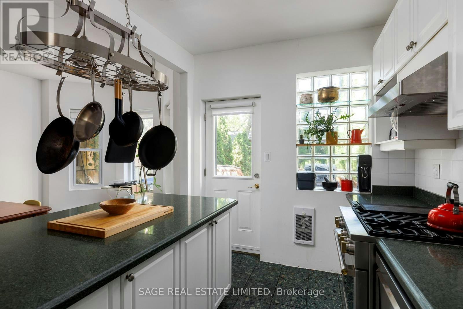 MAIN-32 Roblocke Avenue, Toronto, ON, M6G 3R7 - 22