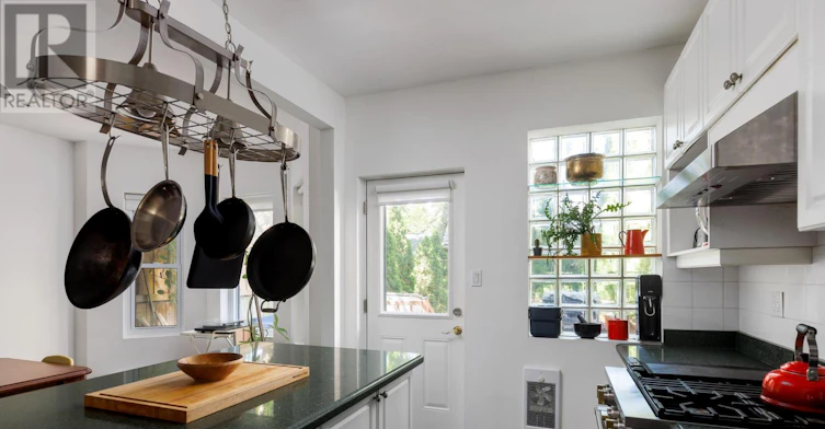 MAIN-32 Roblocke Avenue, Toronto, ON, M6G 3R7 - 22
