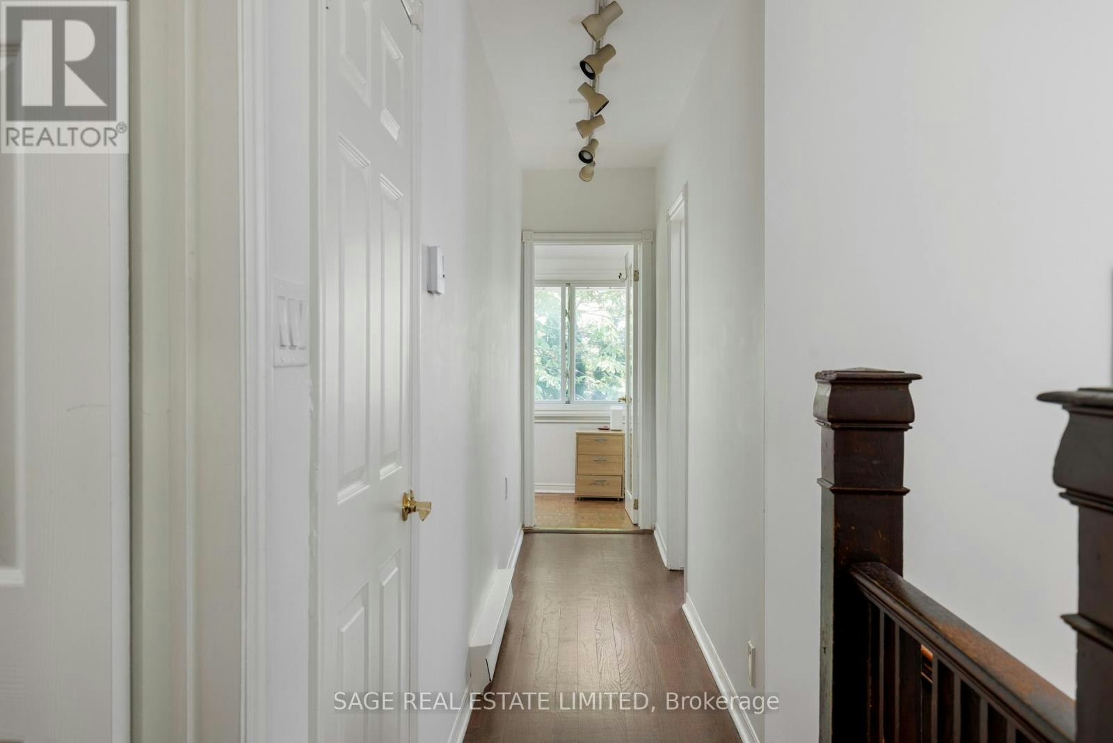 MAIN-32 Roblocke Avenue, Toronto, ON, M6G 3R7 - 40