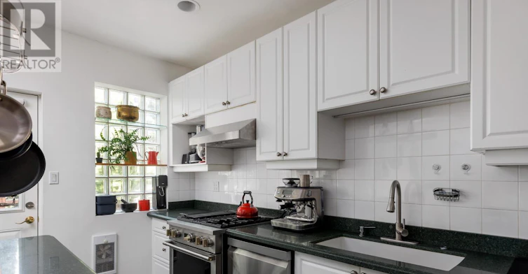 MAIN-32 Roblocke Avenue, Toronto, ON, M6G 3R7 - 21