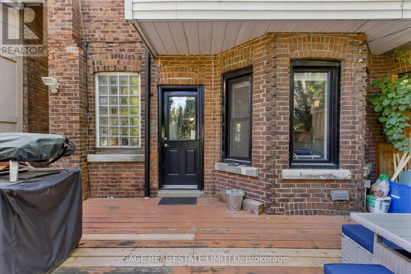 MAIN-32 Roblocke Avenue, Toronto, ON, M6G 3R7 - 23