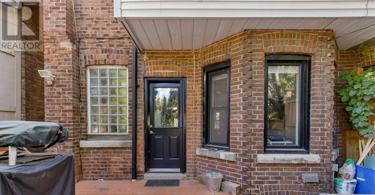 MAIN-32 Roblocke Avenue, Toronto, ON, M6G 3R7 - 23