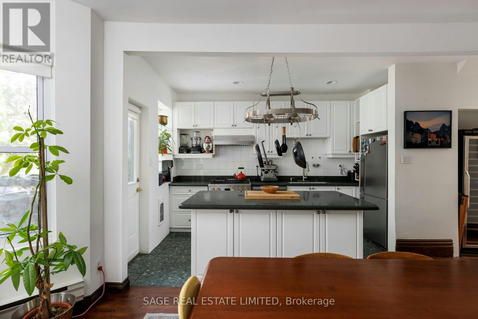 MAIN-32 Roblocke Avenue, Toronto, ON, M6G 3R7 - 17