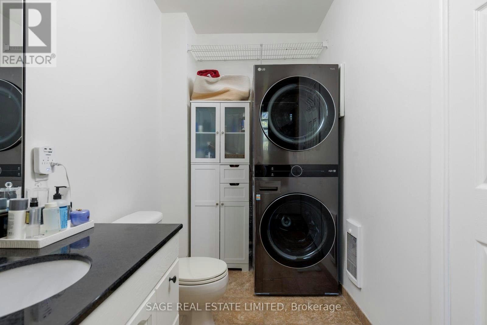 MAIN-32 Roblocke Avenue, Toronto, ON, M6G 3R7 - 47