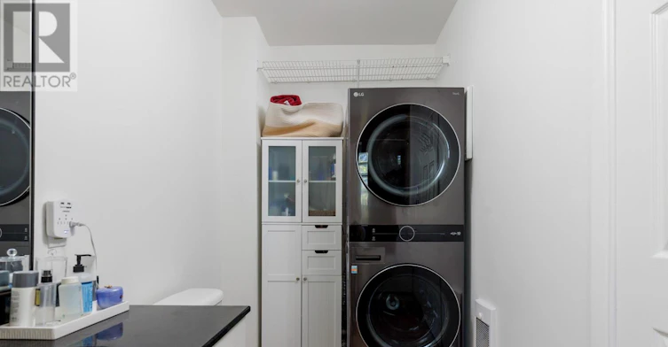 MAIN-32 Roblocke Avenue, Toronto, ON, M6G 3R7 - 47