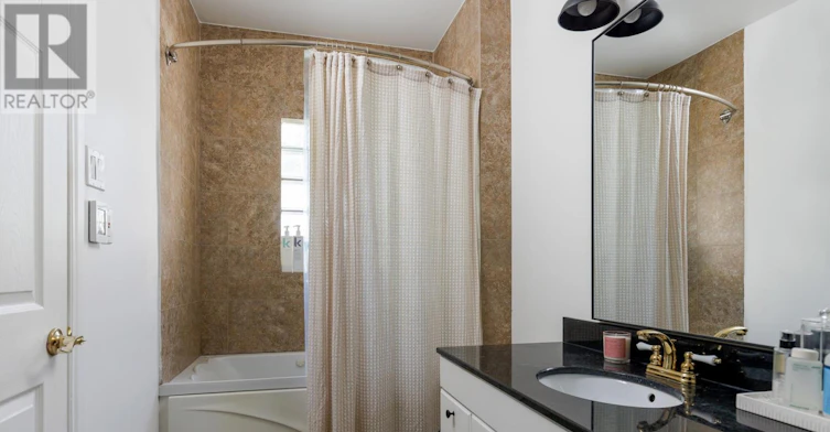 MAIN-32 Roblocke Avenue, Toronto, ON, M6G 3R7 - 46