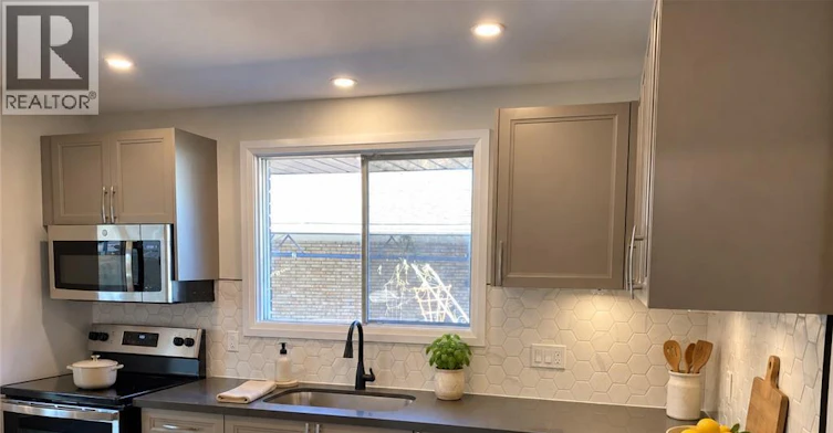 1-51 Highridge Avenue, Hamilton, ON, L8E 3J7 - 5