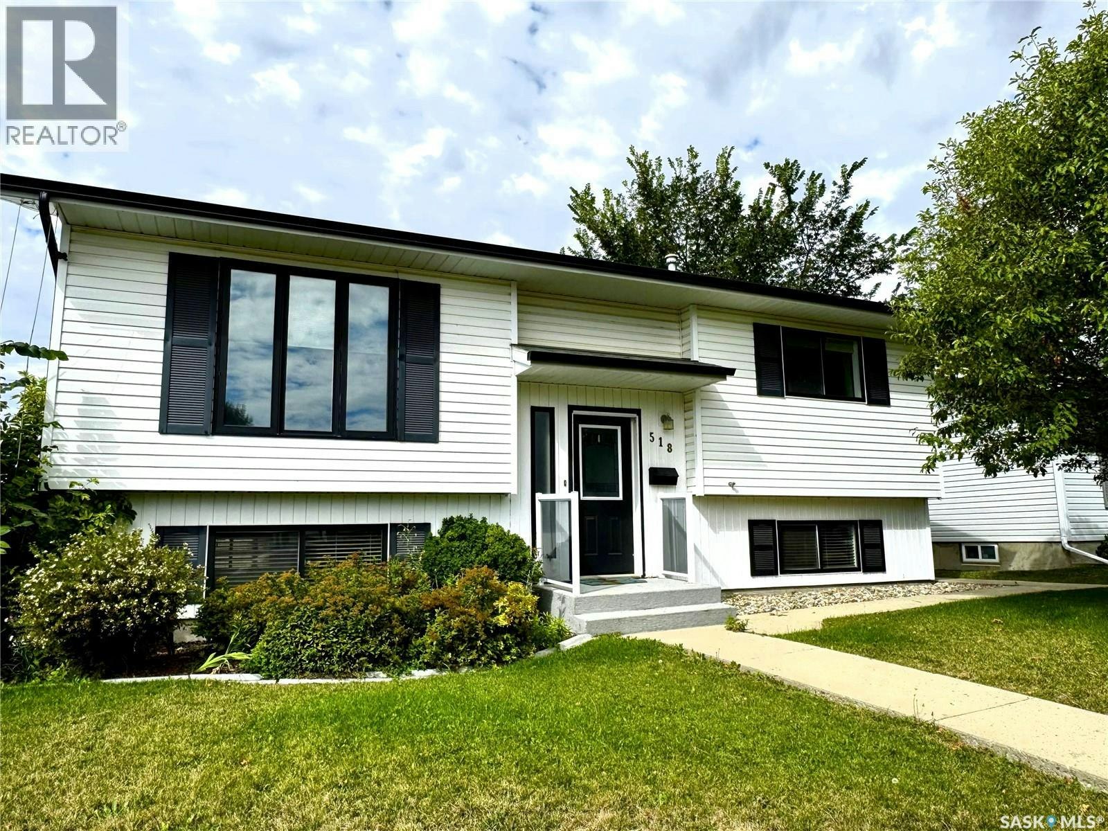 518 6th Avenue NW, Swift Current, SK, S9H 0Y6