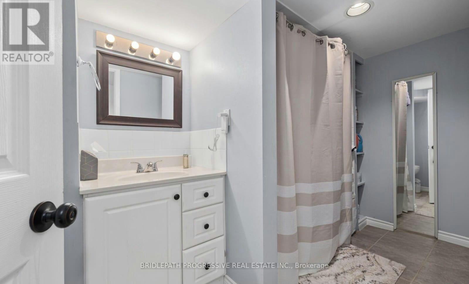 621 Wychwood Street, Oshawa, ON, L1G 2T4 - 9