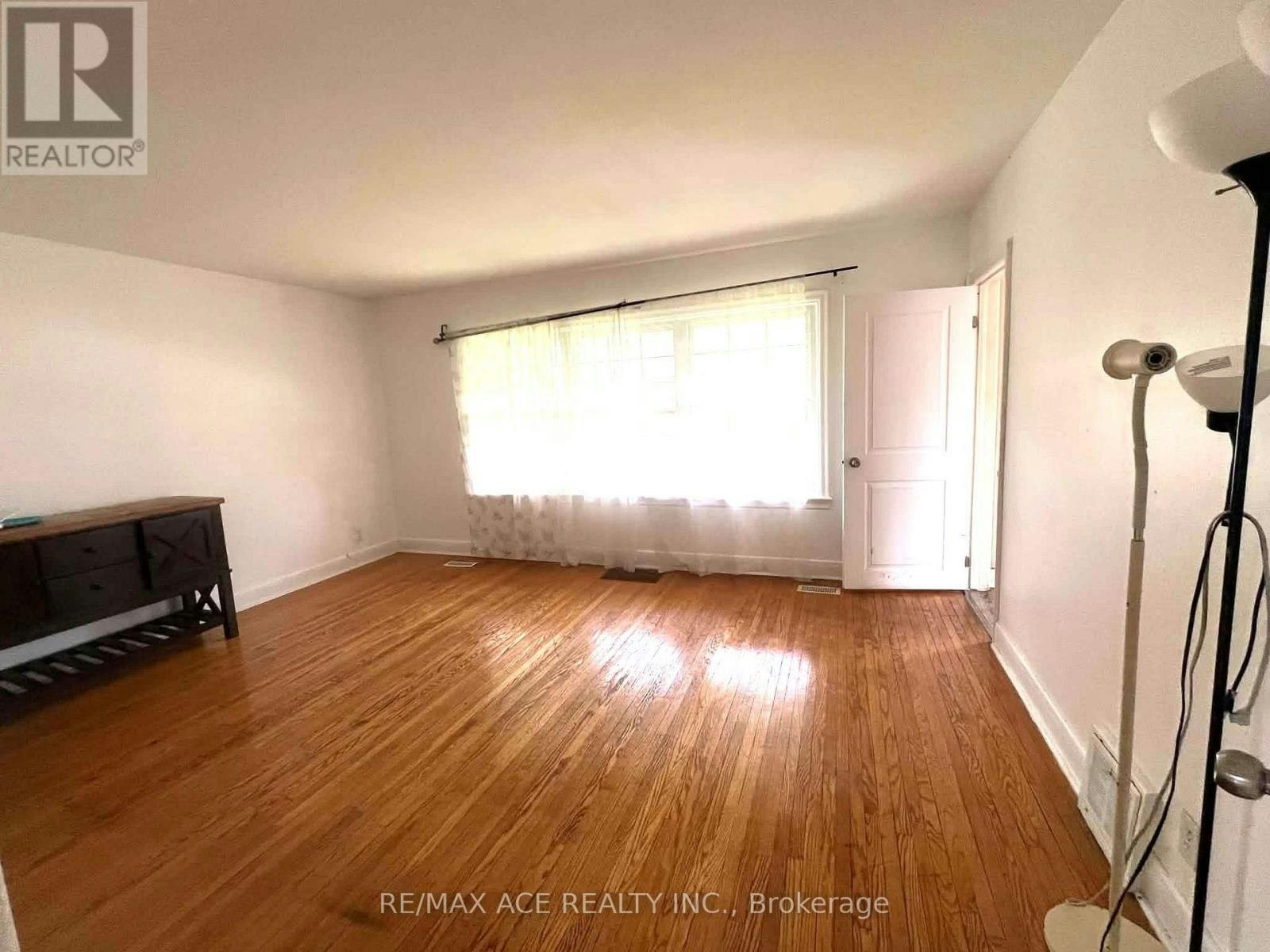 MAIN-4 Jeanette Street, Toronto, ON, M1M 3G1 - 3