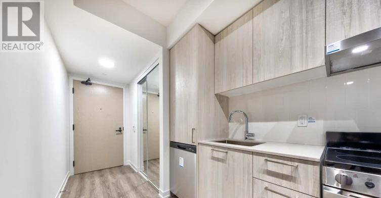 1817-195 Commerce Street, Vaughan, ON, L4K 0P9 - 4