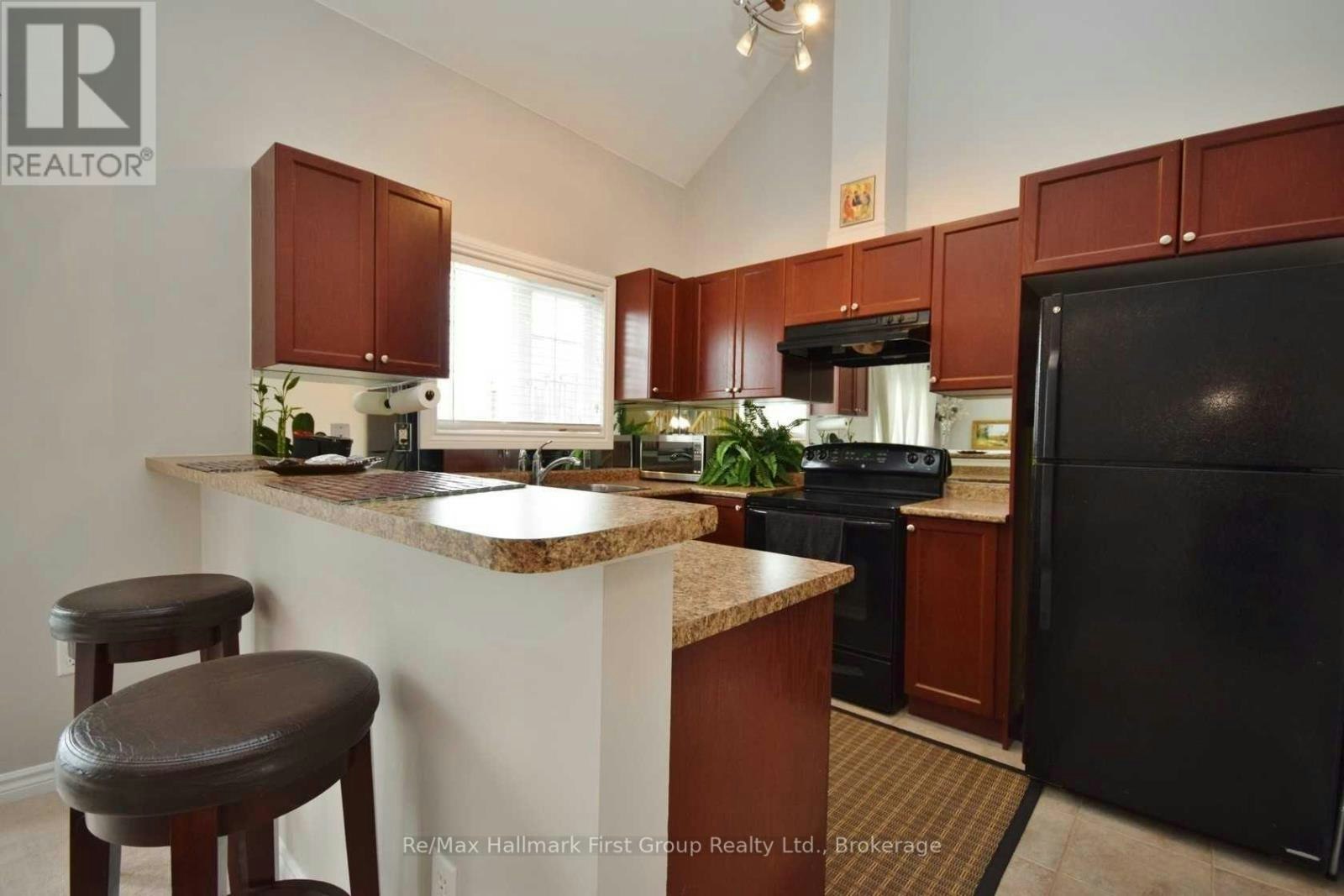 44 Wicker Park Way, Whitby, ON, L1R 0E1 - 2