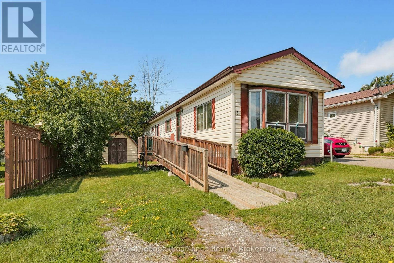 5 Kenneth Boulevard, Quinte West, ON, K8N 4Z3