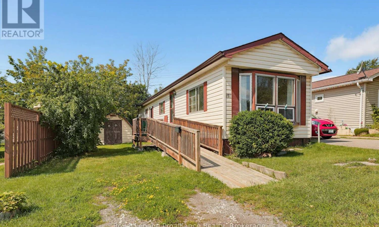5 Kenneth Boulevard