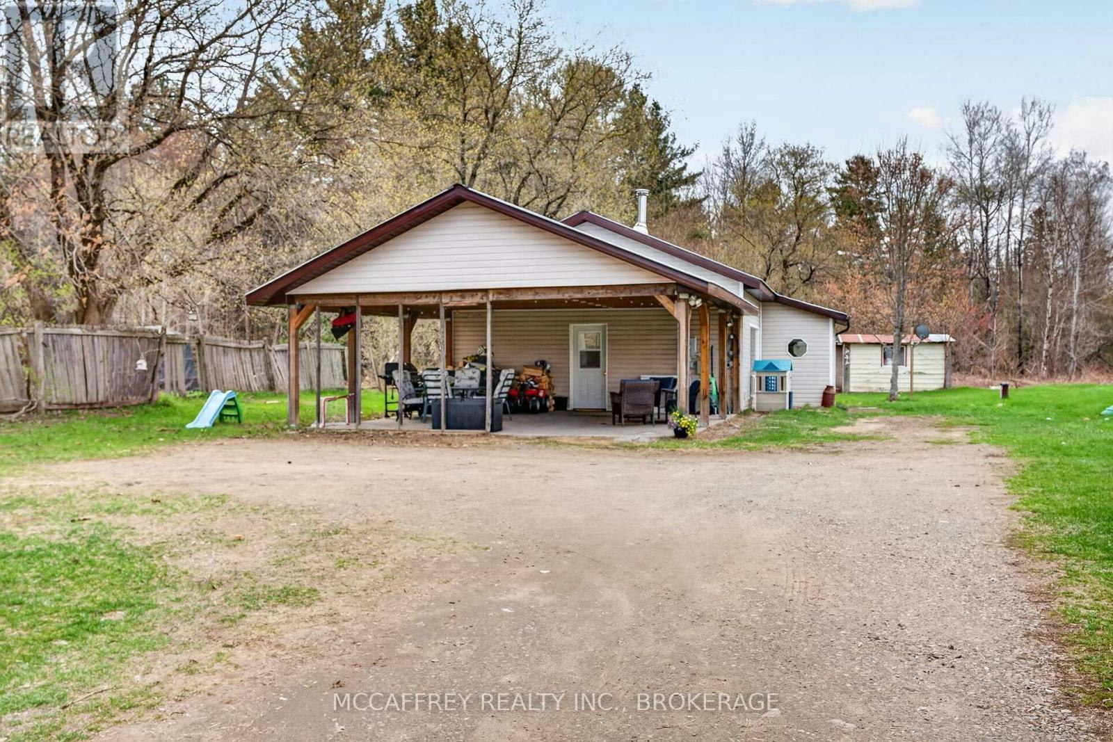 14 Glastonbury Road, Addington Highlands, ON, K0H 2G0