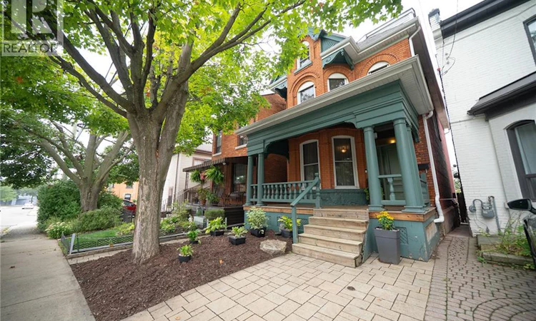 102 Pearl Street N