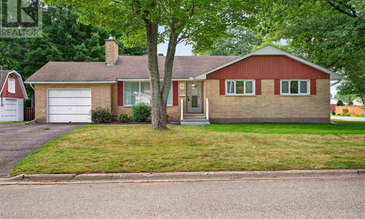 6 Pinemore Boulevard