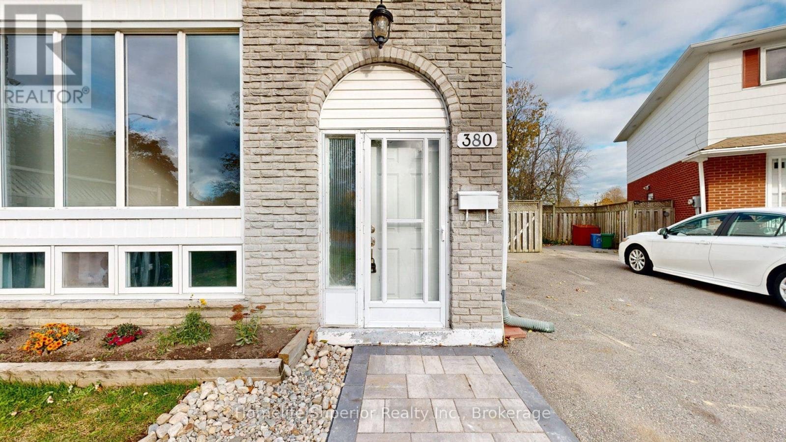 380 Vancouver Crescent, Oshawa, ON, L1J 5X9 - 2