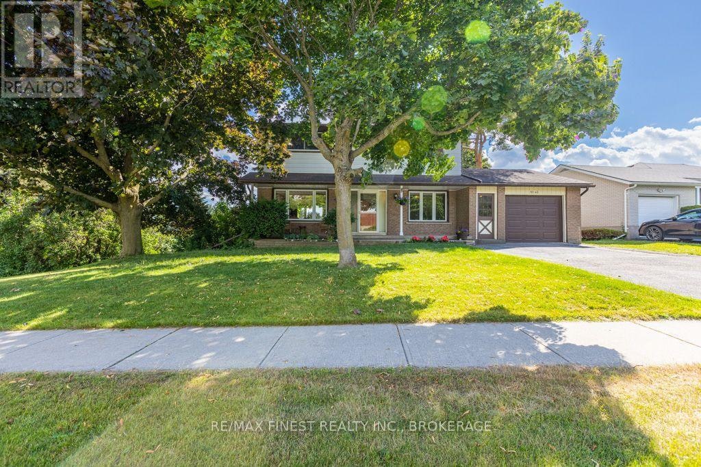 1043 Lincoln Drive, Kingston, ON, K7M 4Z3