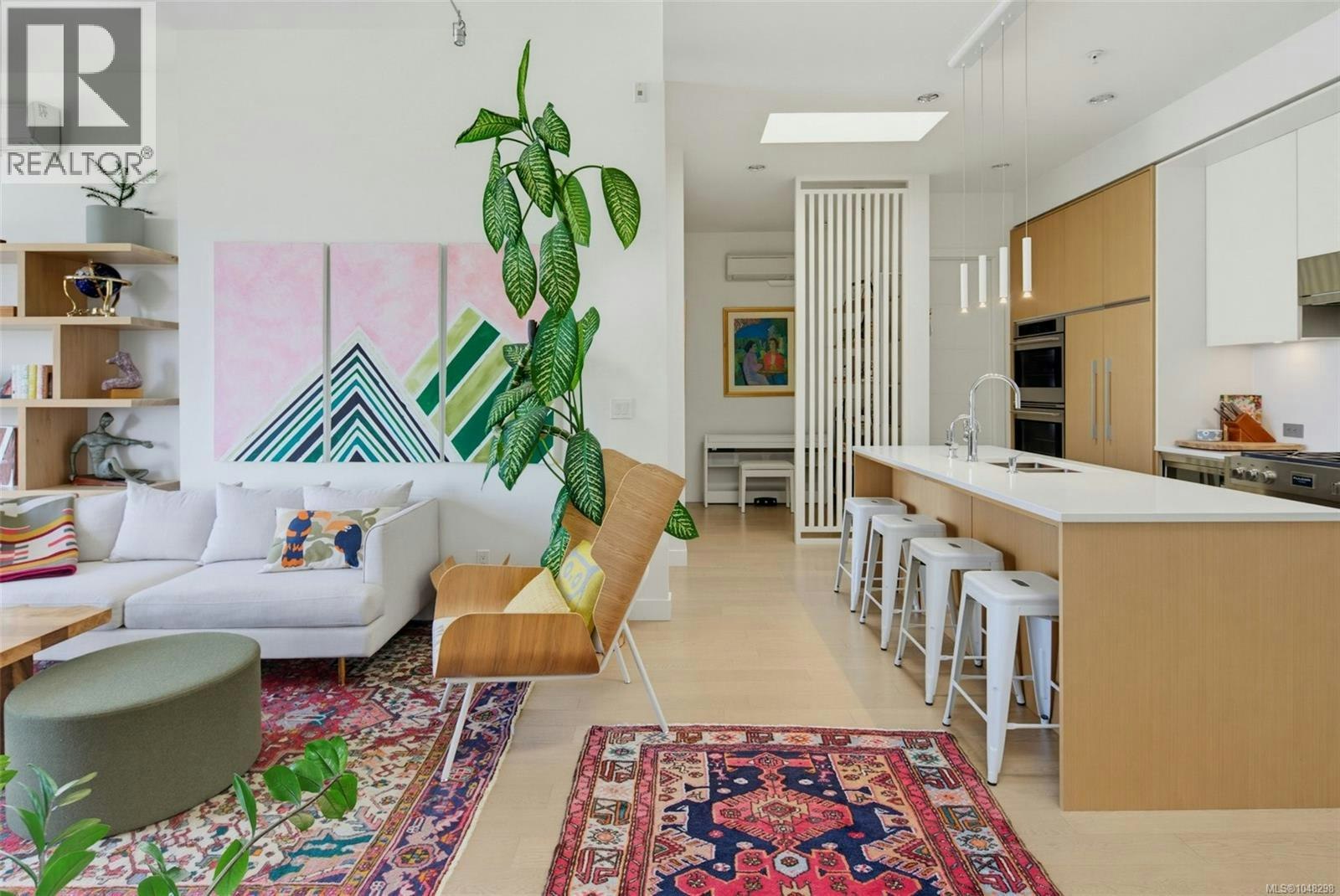 PH5-1033 Cook Street, Victoria, BC, V8V 3K9