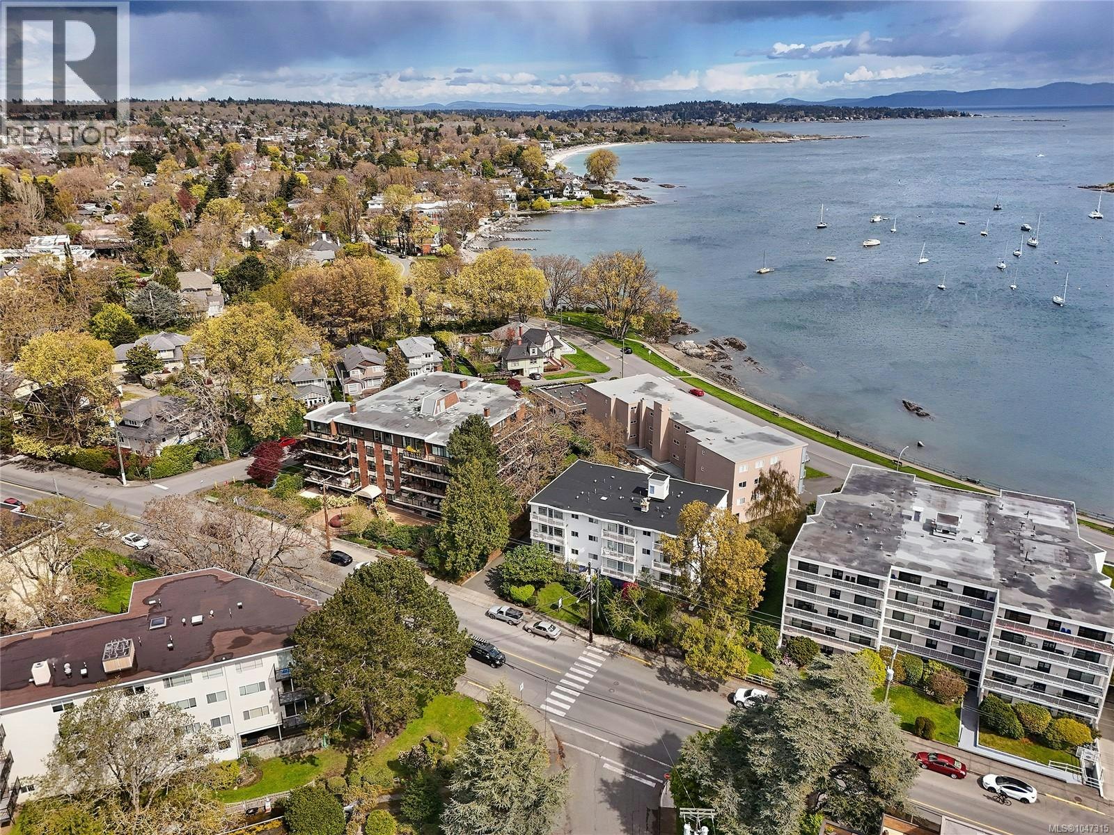 102-1400 Newport Avenue, Oak Bay, BC, V8S 5E9