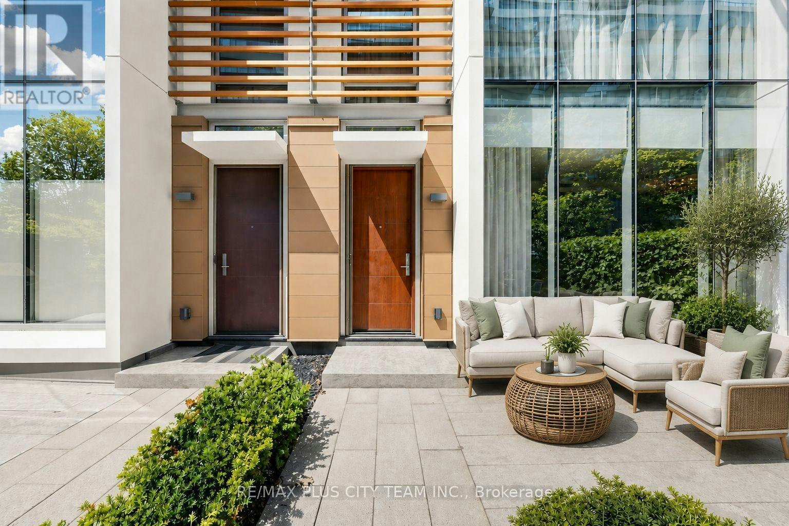 TH122-29 Queens Quay E, Toronto, ON, M5E 0A5