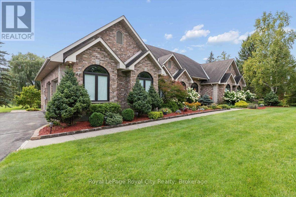 26 Bridle Path, Puslinch, ON, N0B 2J0