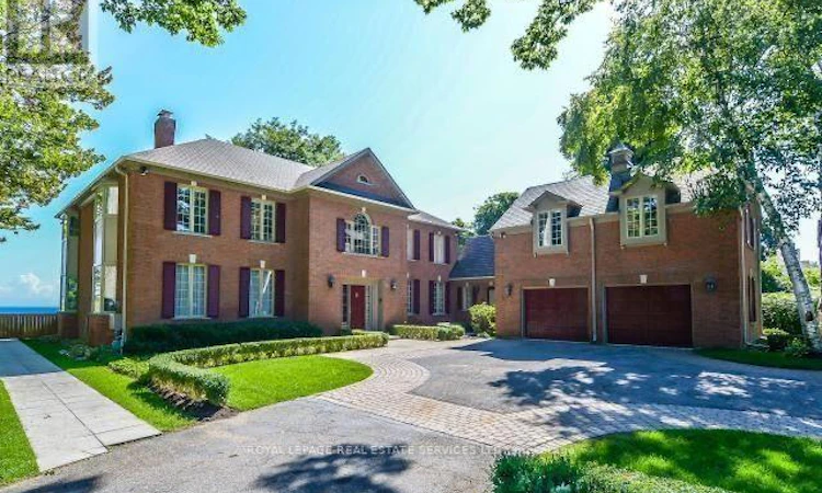 16 Ennisclare Drive W