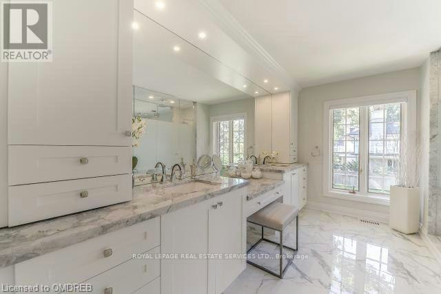 16 Ennisclare Drive W, Oakville, ON, L6J 4N2 - 15