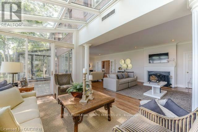 16 Ennisclare Drive W, Oakville, ON, L6J 4N2 - 12