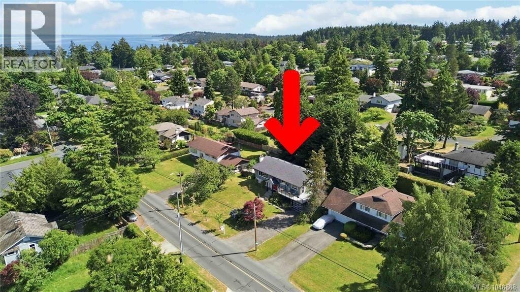 1909 Ferndale Road, Saanich, BC, V8N 2Y4