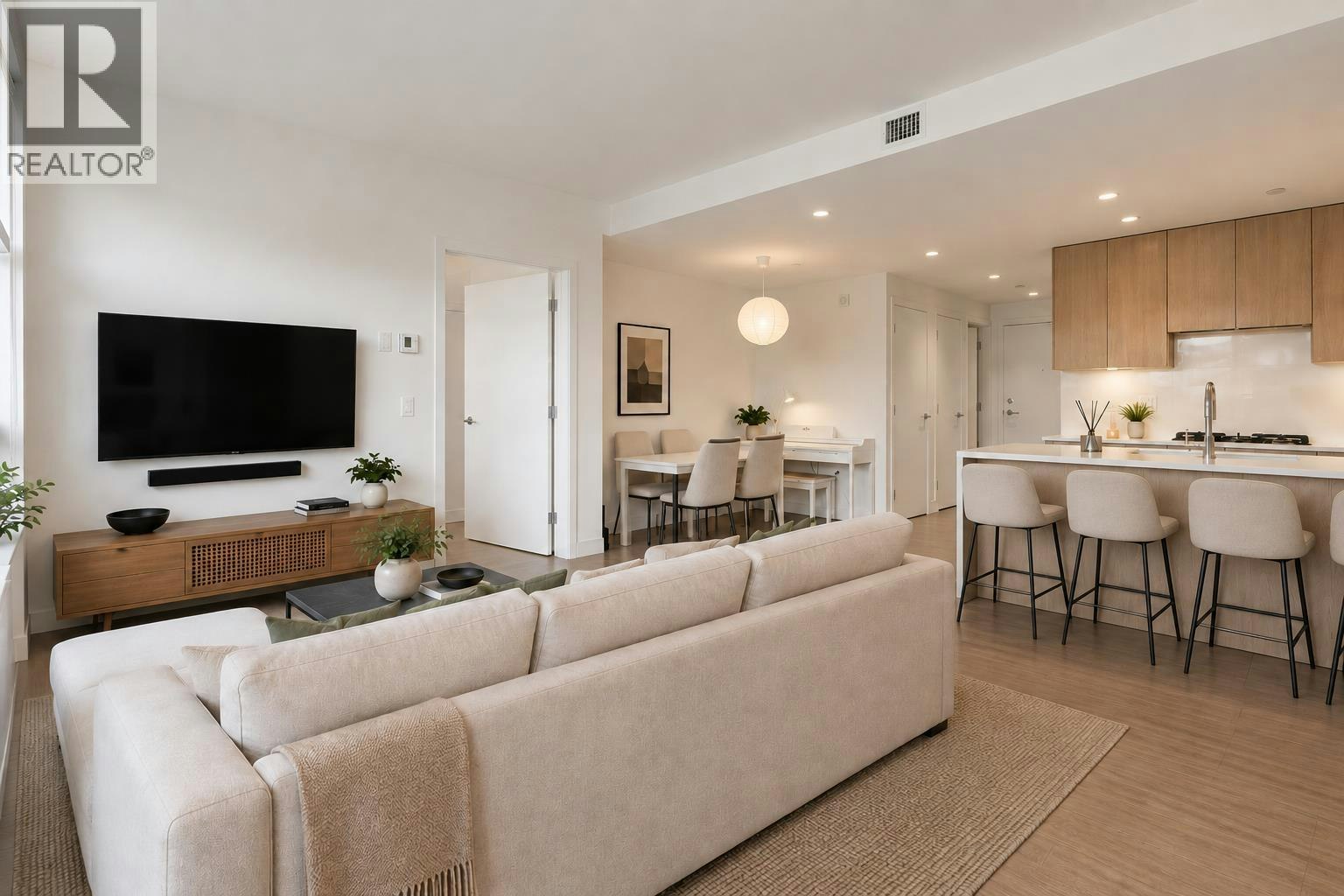 203-747 E 3rd Street, North Vancouver, BC, V7L 1G8