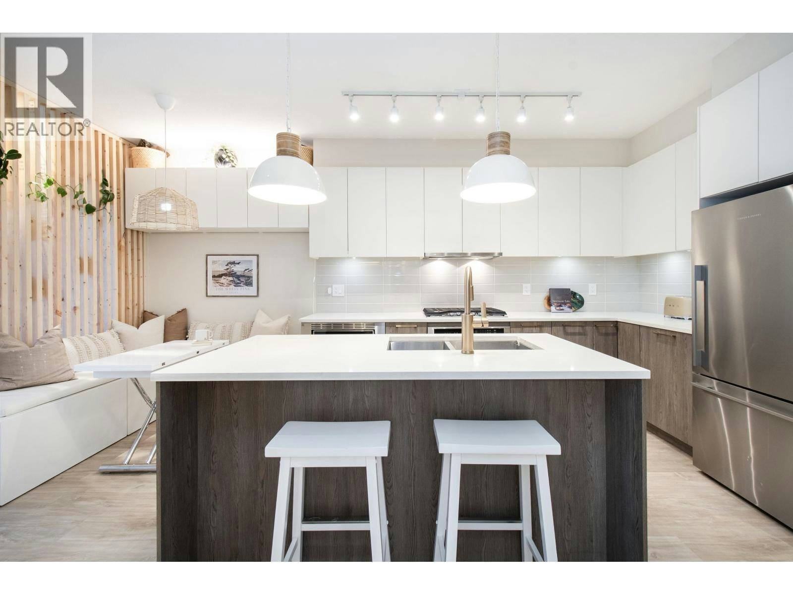 111-615 E 3rd Street, North Vancouver, BC, V7L 0G3