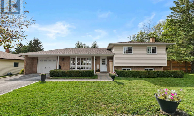 15 Lakefield Court