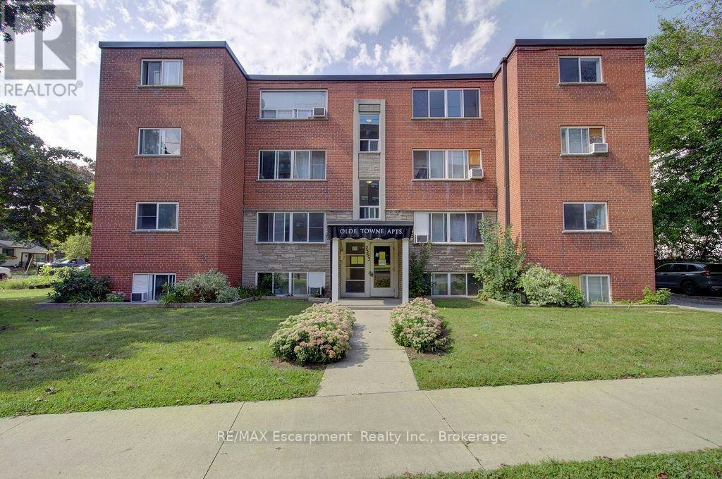 103-2393 New Street, Burlington, ON, L7R 1K1 - 2