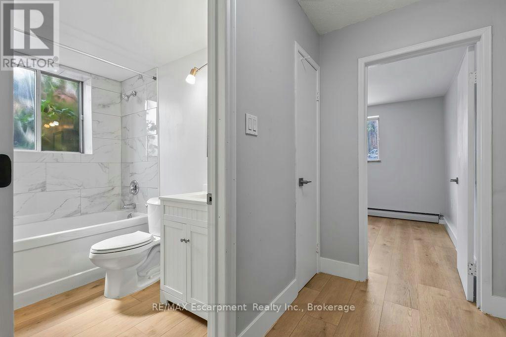 103-2393 New Street, Burlington, ON, L7R 1K1 - 5