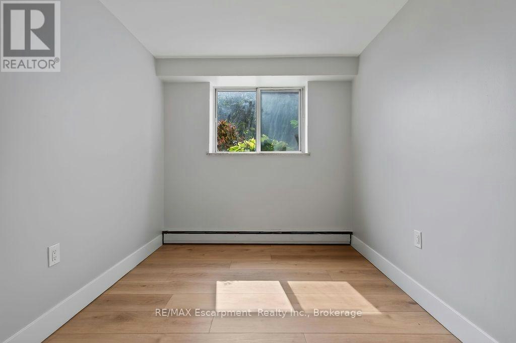 103-2393 New Street, Burlington, ON, L7R 1K1 - 4