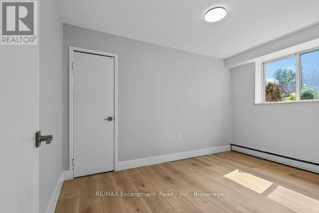 103-2393 New Street, Burlington, ON, L7R 1K1 - 3