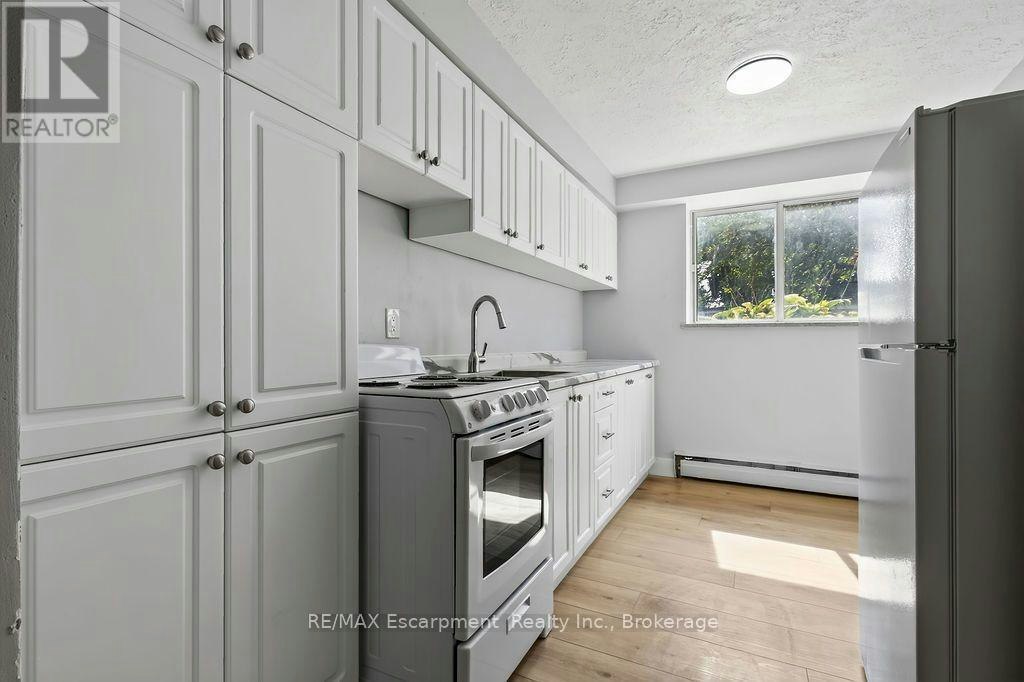 103-2393 New Street, Burlington, ON, L7R 1K1