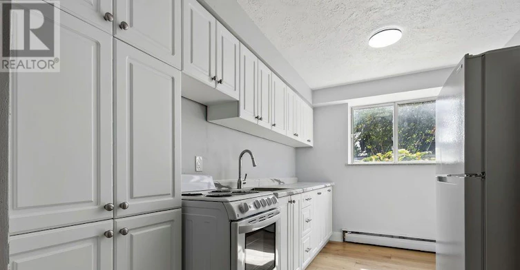 103-2393 New Street, Burlington, ON, L7R 1K1