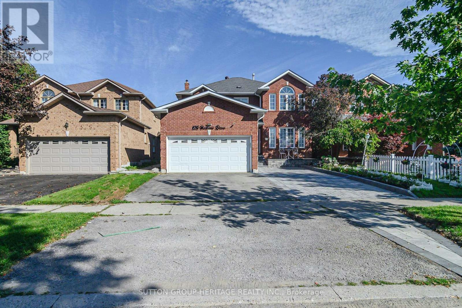 BSMT-125 Harkness Drive, Whitby, ON, L1R 2E9 - 2