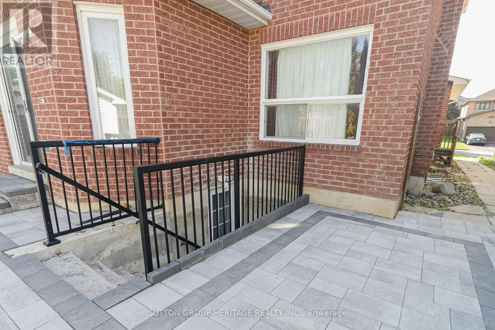 BSMT-125 Harkness Drive, Whitby, ON, L1R 2E9 - 4