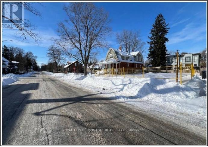 52 Forest Avenue, Mississauga, ON, L5G 1L2